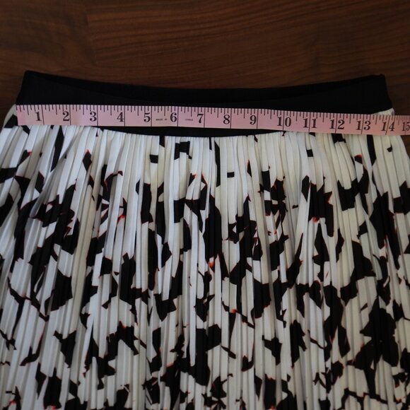 APT. 9 Skirt size Medium - Picture 5 of 7